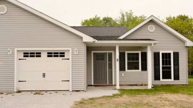 Building Photo - 100 Jay Bird Ln Unit 100 Jay Bird Lane  B