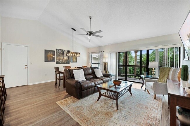 Photo - 11863 Wimbledon Cir Unit 525