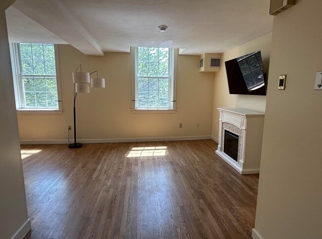 196 Water St Unit 18