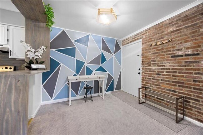 Photo - 920 Margarite Dr