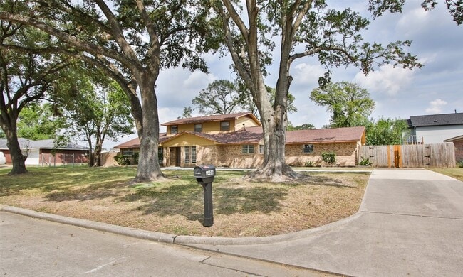 Photo - 6406 Ashton St