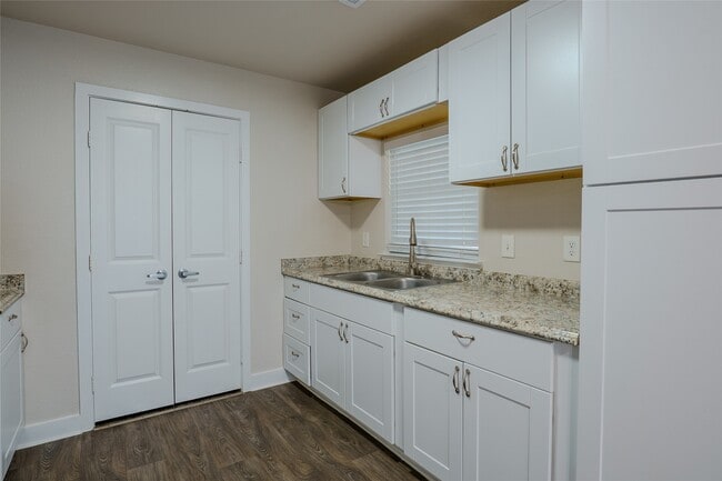 Photo - 21415 Russell Dr