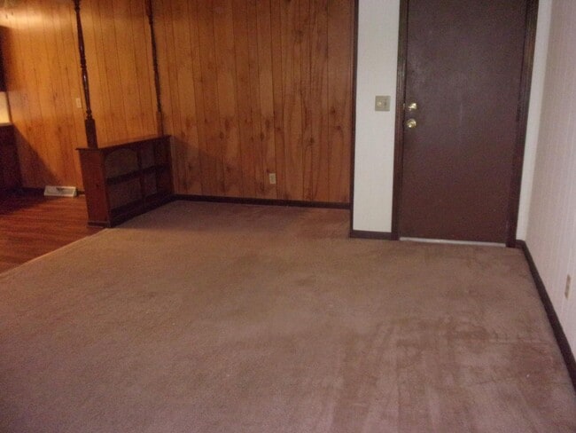 Photo - 105 10 Throw Dr