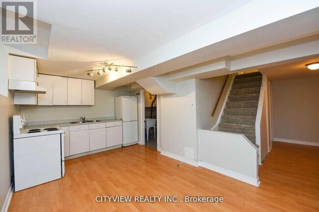 Photo - 6459 Tisler Crescent