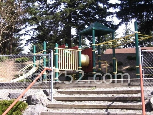 Photo - Upper Floor 2 Bedroom 1 Bath Apartment With Washer/Dryer! Unit #C