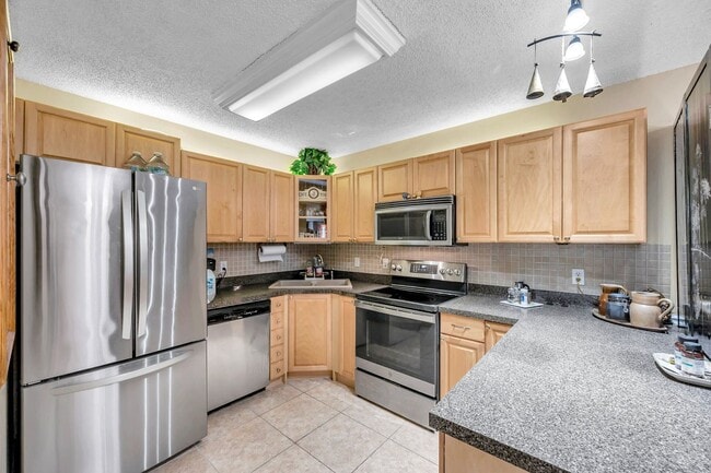 Photo - Quiet 3 bedroom 2 Bathroom Condo Unit in C...