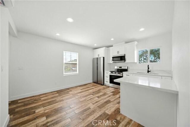 Building Photo - 521 W 78th St Rental