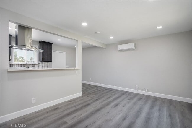 Photo - 3630 Russell St