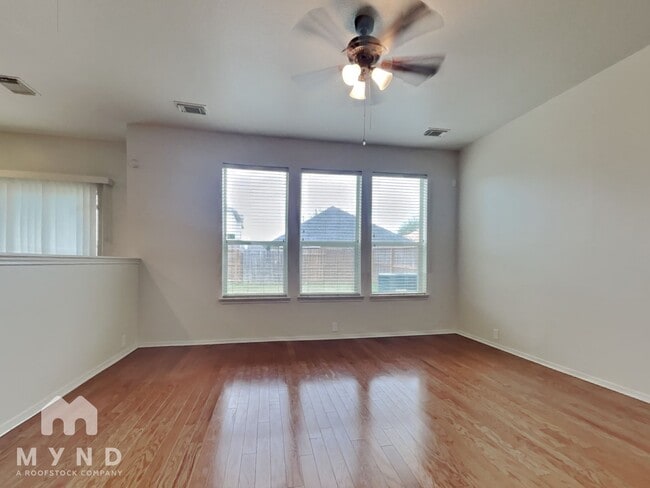 Photo - 3002 Edgewick Elm St