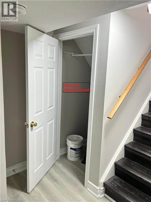 Photo - 112 Hollyridge Crescent