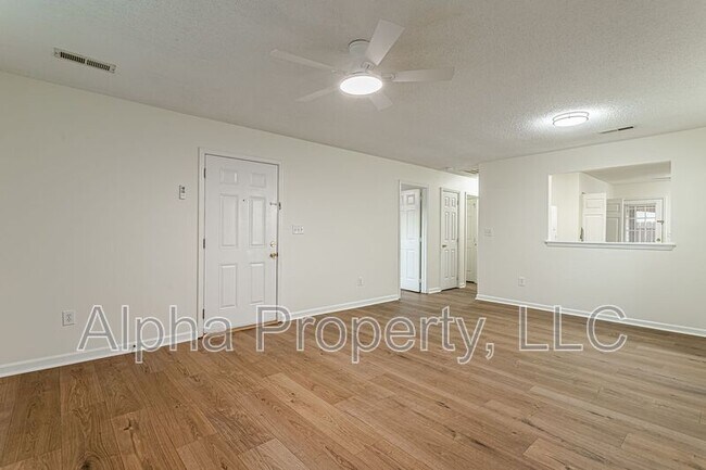107 Hammett Grove Ln