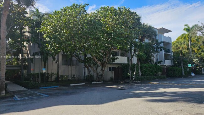 Photo - 6890 N Kendall Dr Apartamento Unidad B203