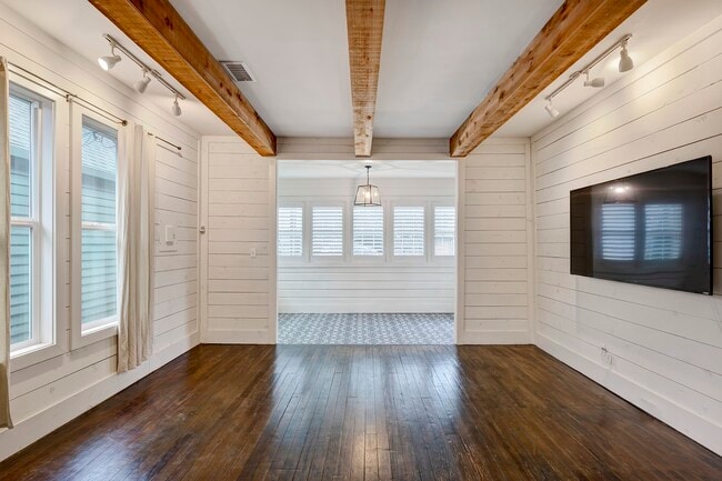 Photo - 818 Wilkes St