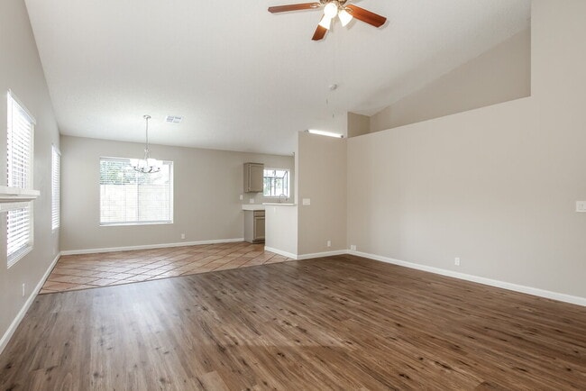 Photo - 10012 N 66th Dr