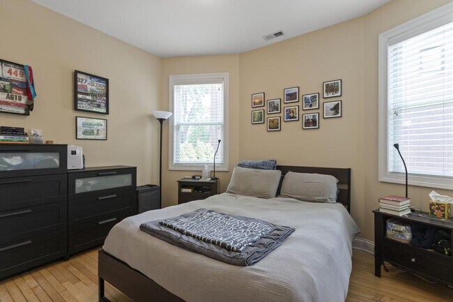 Photo - 2 bedroom in Chicago IL 60618 Unidad 1