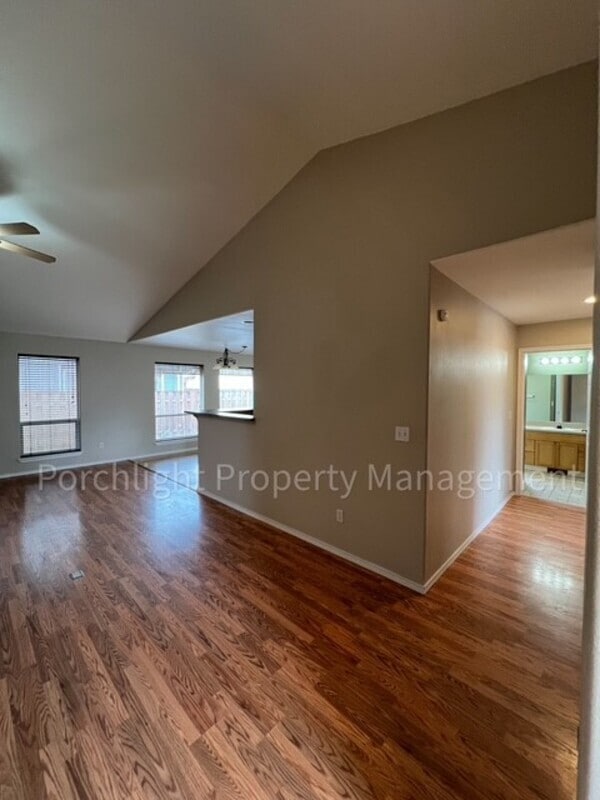 Photo - 2001 Buttercup Dr