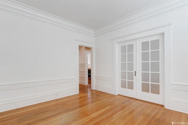 Photo - 2662 Baker St