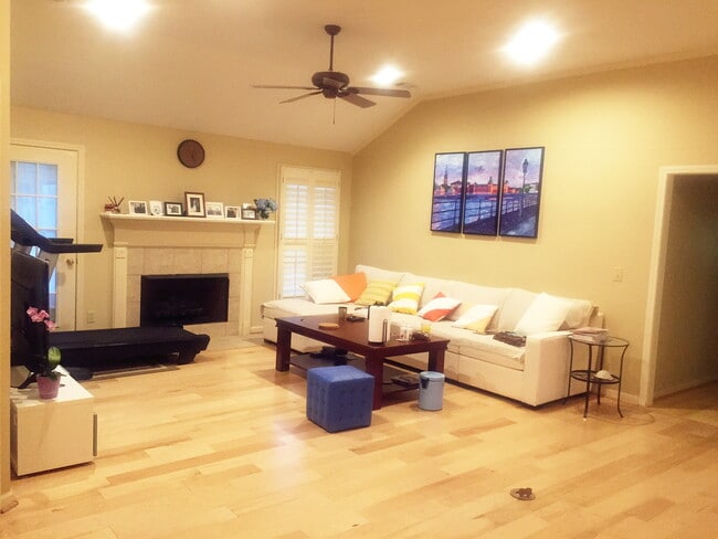 Photo - 2022 Cross Cir