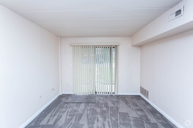 2BR, 1BA - 1,100 SF