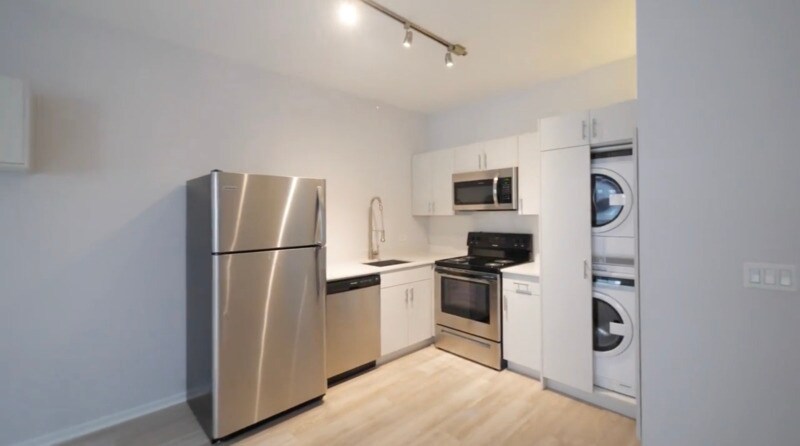 Photo - 176 N Wells St