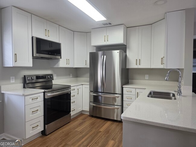 Photo - 103 W 15th St