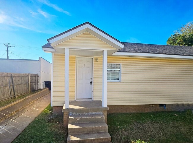 Building Photo - 2308 NW 12th St Unit #3