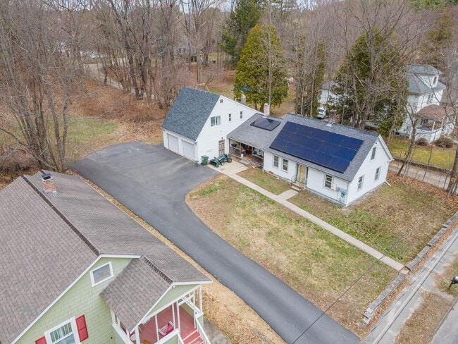 Building Photo - 212 Gilsum St