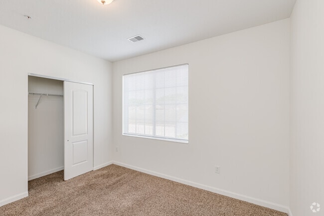 2BR, 2BA - 1,152SF - The Regal - Bedroom - Hidden Ridge