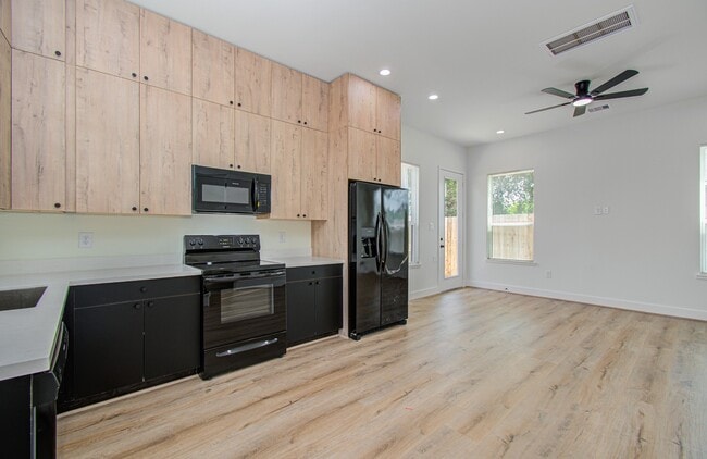 Photo - 1308 Tarley St