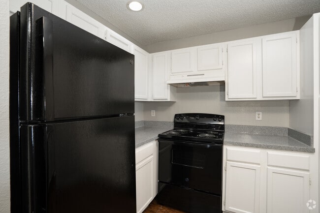 3BR, 2BA - 1,189SF - Kitchen