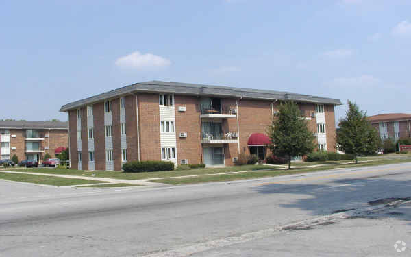 Islander Apartments - Islander Apartments