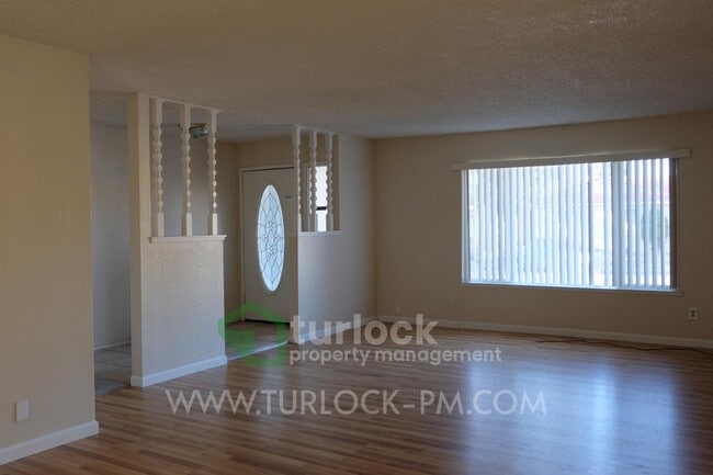 Photo - 660 Hillsdale Dr