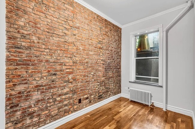Photo - 562 Hudson St Unit 2