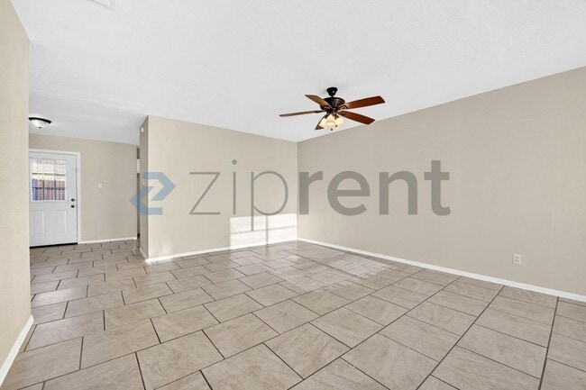 Photo - 3225 Crites St