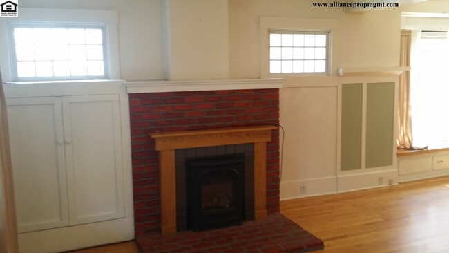 Photo - South 16th Beautiful Craftsman Style Apartment Close to MSU