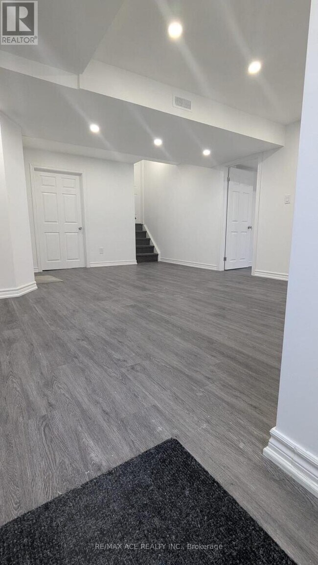 Photo - 12 Formosa Ave