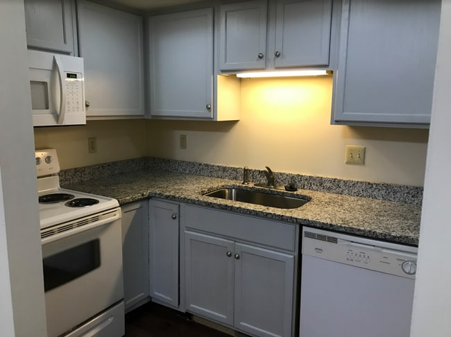 Photo - 2665 Bellevue Ave