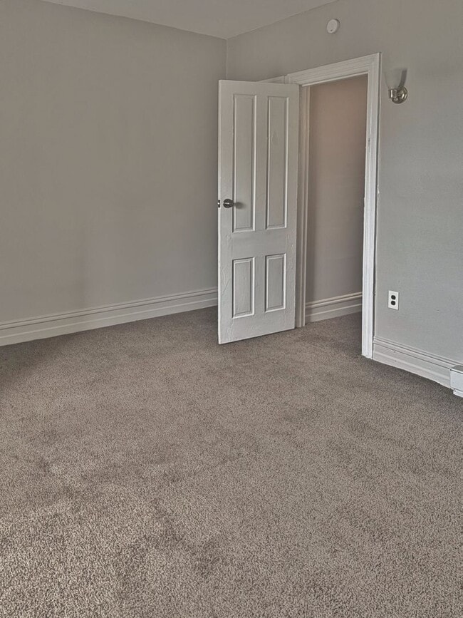 Photo - Spacious 5-Bed, 1-Bath, 1,890 sqt