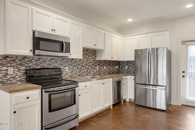 New Appliances - 1402 Jefferson St Unit 201