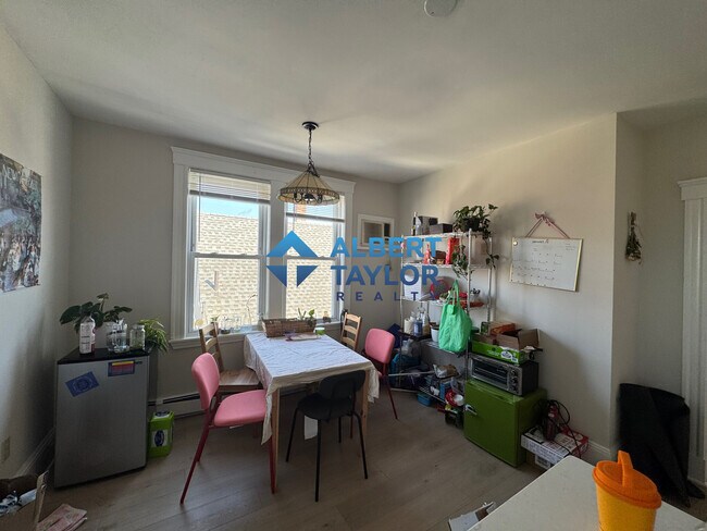 Eat in Kitchen Area - 33 Shannon St Apartments Unit 3