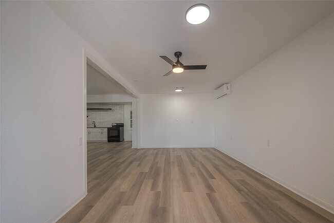 Photo - 3320 Hays St