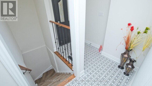 Photo - 2 Betteridge Ln