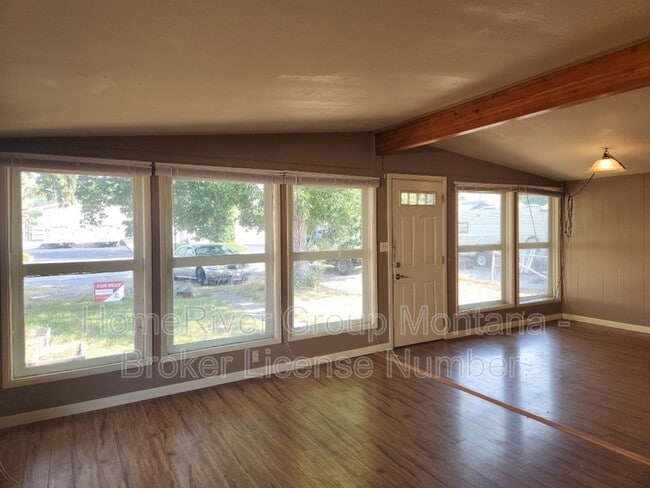 Photo - 1809 Defoe St