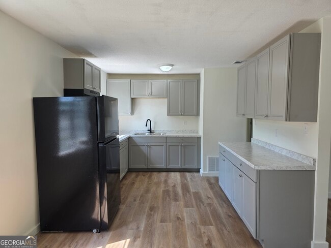 Photo - 309 E 3rd St