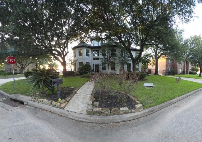 9522 Champions Cove Dr