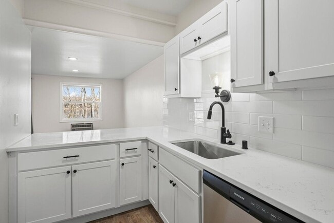 Building Photo - 1314 N Gammon Rd Unit C