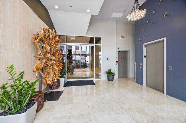 Photo - 917 Main St Unidad 1005