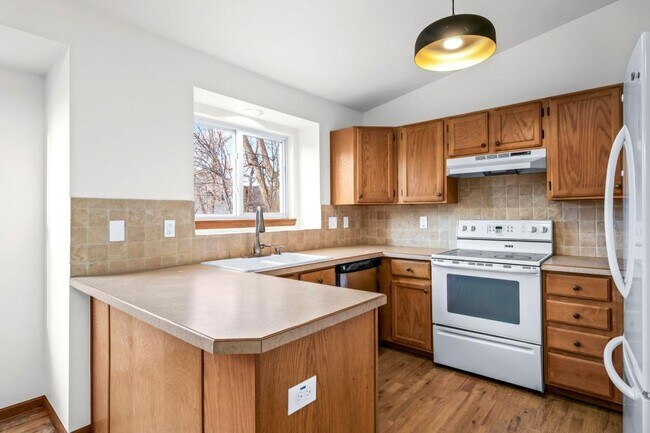 Photo - 749 Peregrine Run