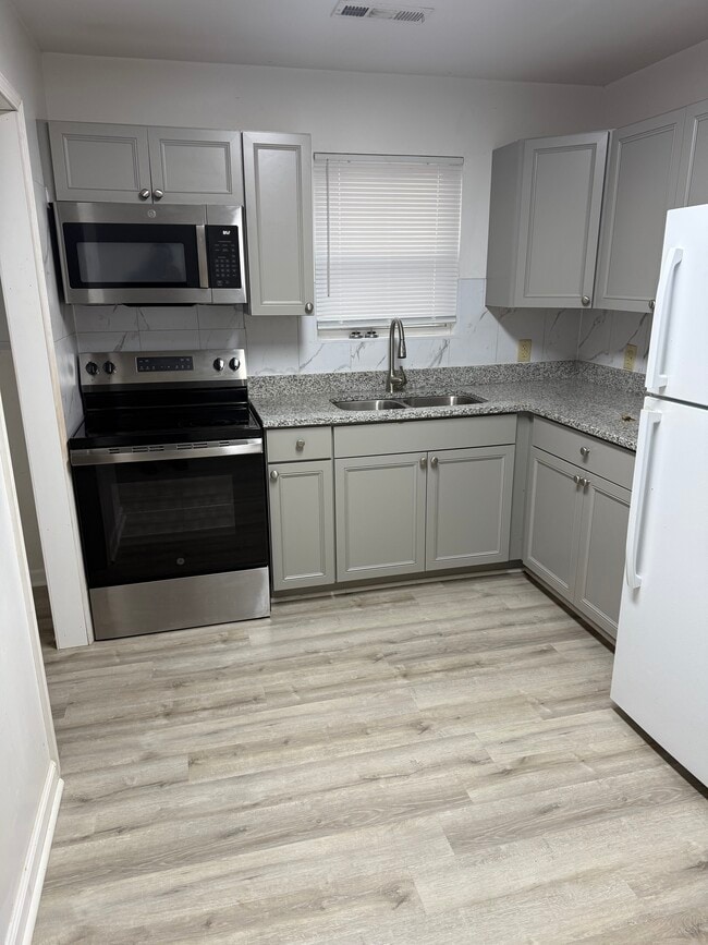 Photo - 2016 Clyde St