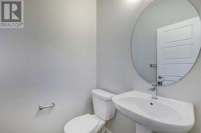 Photo - 301 Redstone Blvd NE